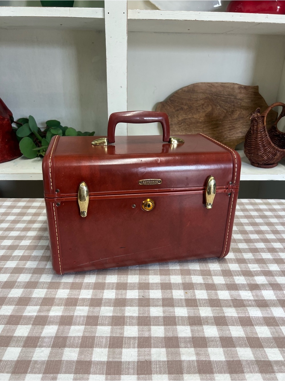 Vintage samsonite traincase brown luggage with key and tray makeup granny core